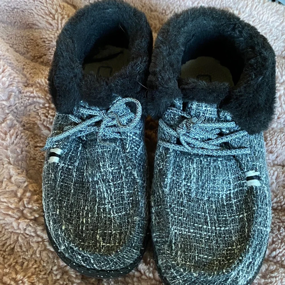 Hey Dudes size 6 - Picture 2 of 8